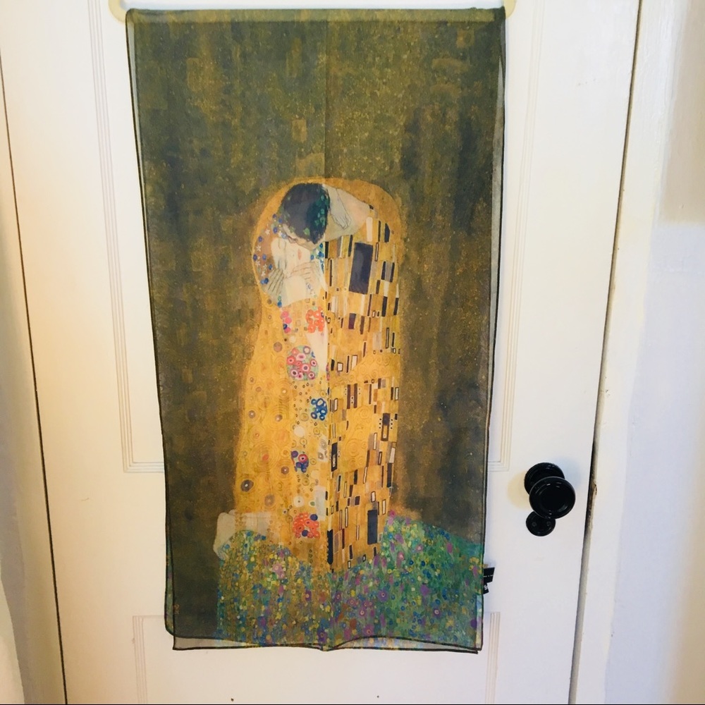“The Kiss” Scarf NWOT